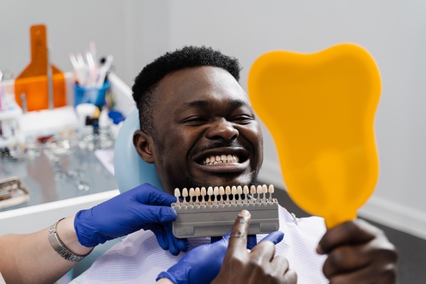 What’s The Difference Between Dental Bonding And Veneers?